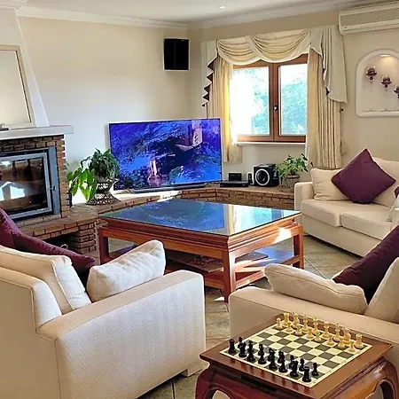 Poco Partido Sleeps 8 With Pool Air Con And Wifi Вилла