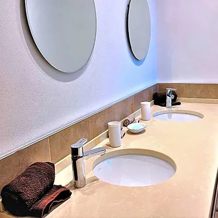 Вилла Poco Partido Sleeps 8 With Pool Air Con And Wifi