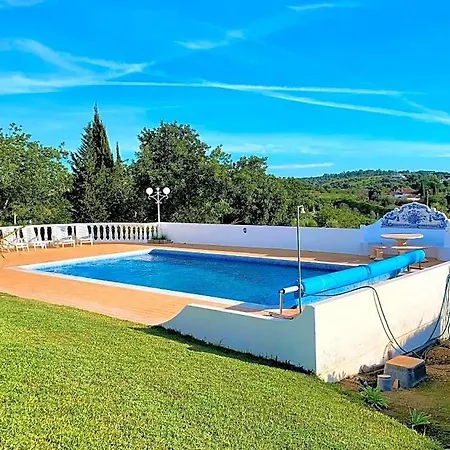 Вилла Poco Partido Sleeps 8 With Pool Air Con And Wifi